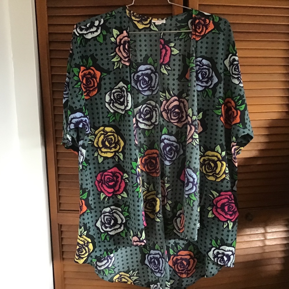 Lularoe Kimono Fantastic colors.. super cute. medium like new!